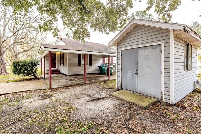 Building Photo - Cozy 2-Bedroom Home in Pascagoula