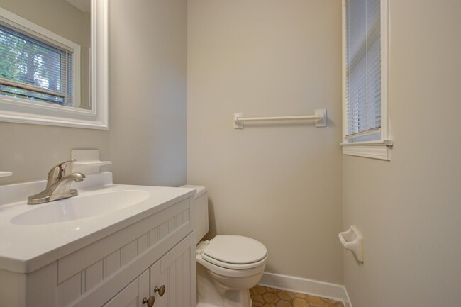Building Photo - 105 Wadmalaw Cir