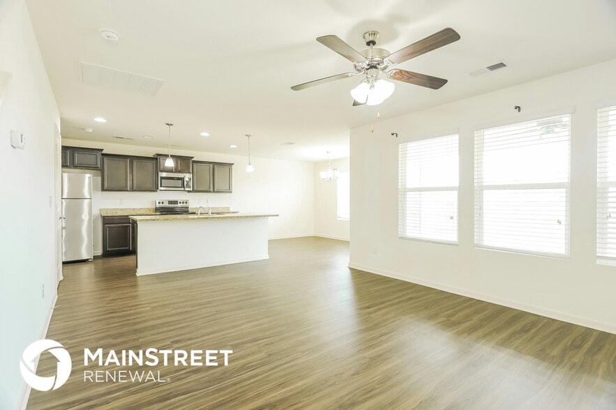 Building Photo - 940 Hawthorn Ln