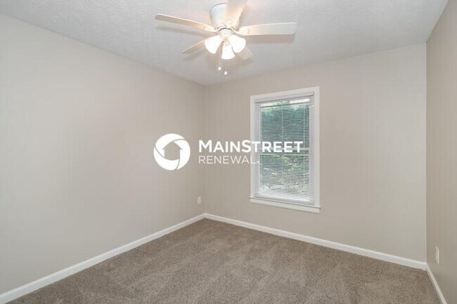 Building Photo - 3 Bedroom Pet-Friendly Home in FAIRBURN, GA with Main Street Renewal