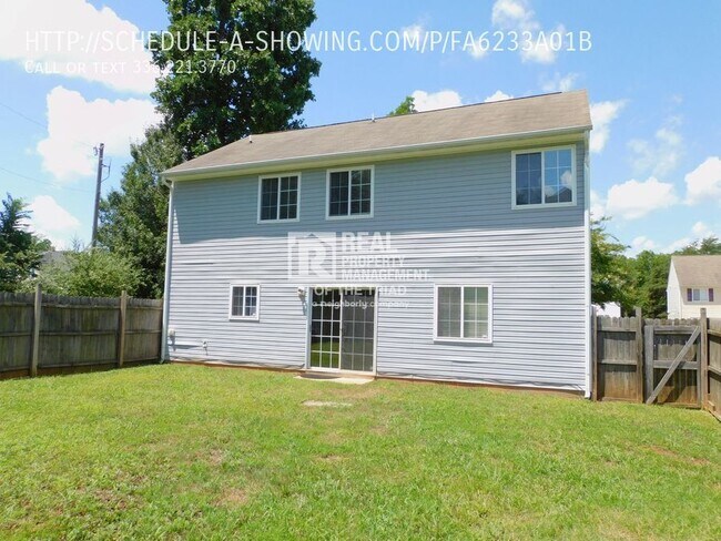 Building Photo - 3 Bedroom/2.5 Bath Greensboro Home with Fe...