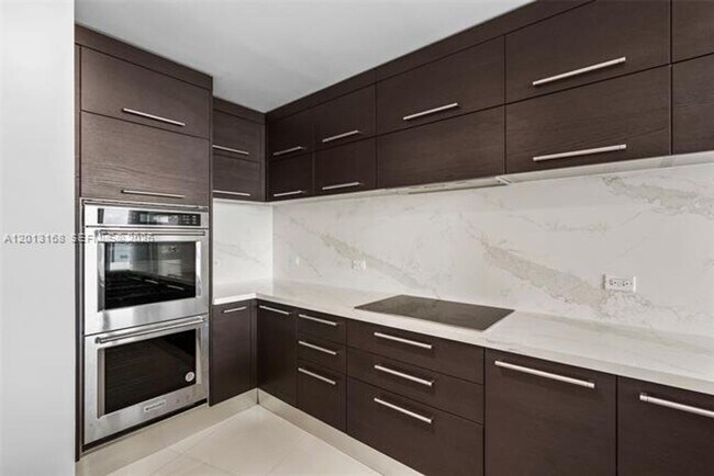 Building Photo - 900 Biscayne Blvd