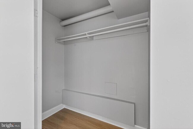 Building Photo - 10320 Westlake Dr