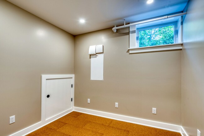 Building Photo - RANK