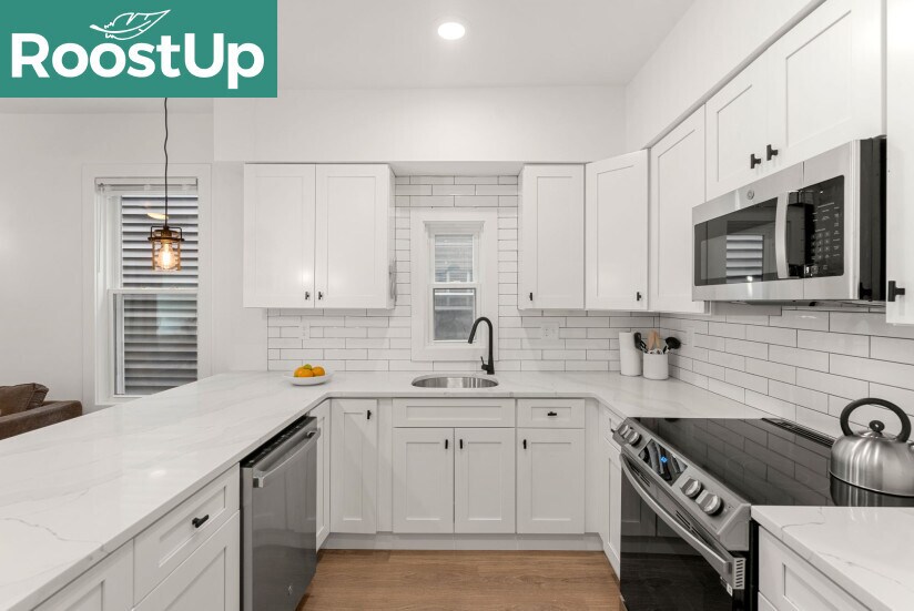 Building Photo - Furnished private bedroom with private ensuite bath