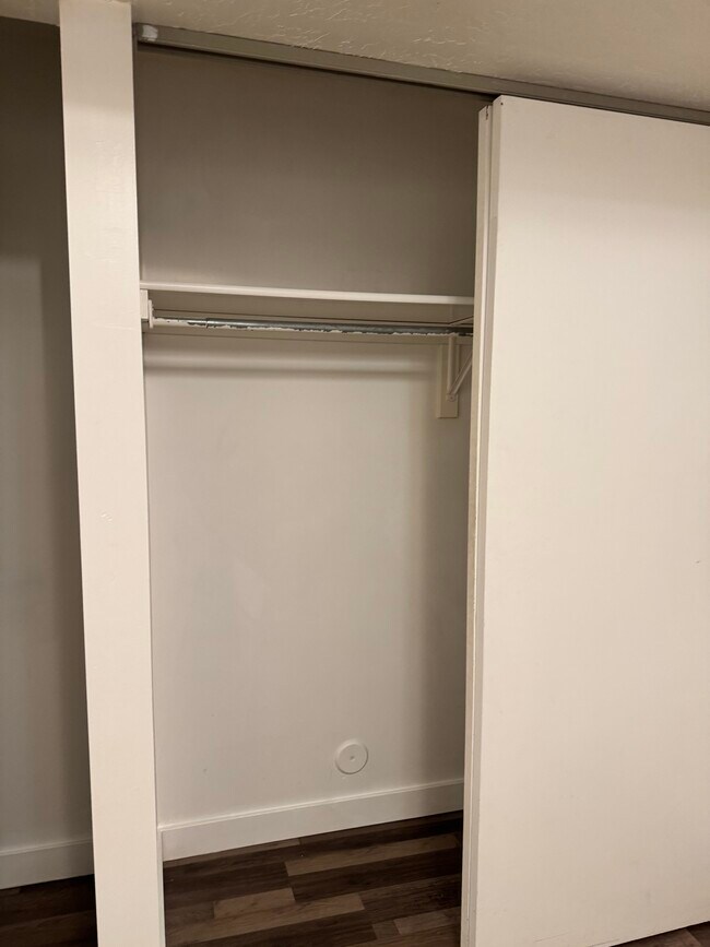 Building Photo - 1605 W Frankie Cir