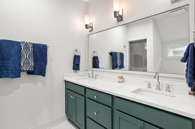 Building Photo - Stunning Gem in the heart of East Nashville!!
