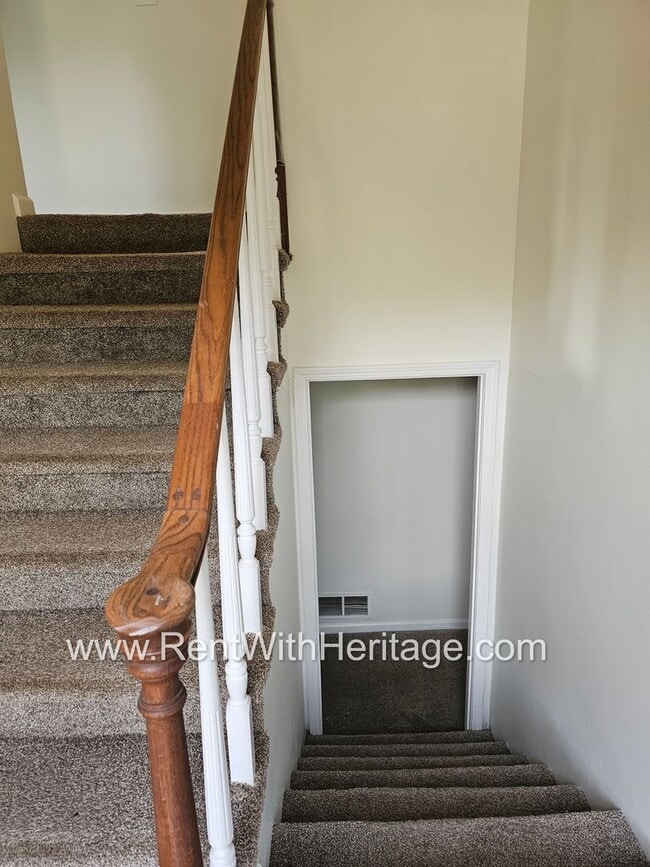 Building Photo - Amazing 4 Bedroom/ 2 Bath Home / Bonus Roo...