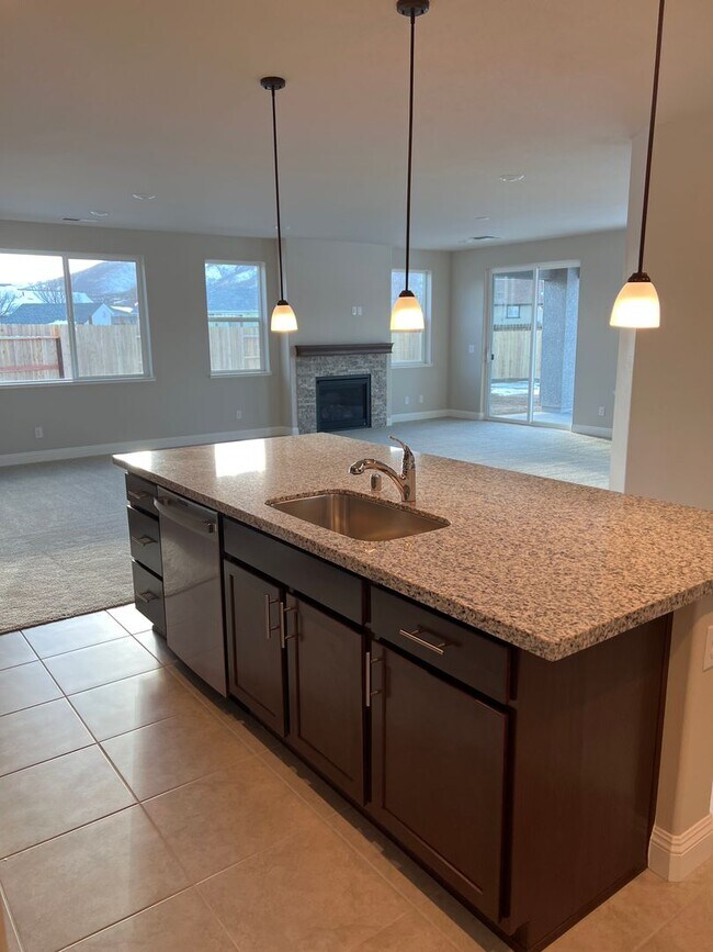 Building Photo - Newer home  in Spanish Springs