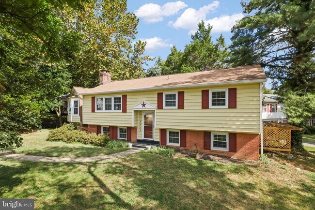 Building Photo - 5812 Helmsdale Ln