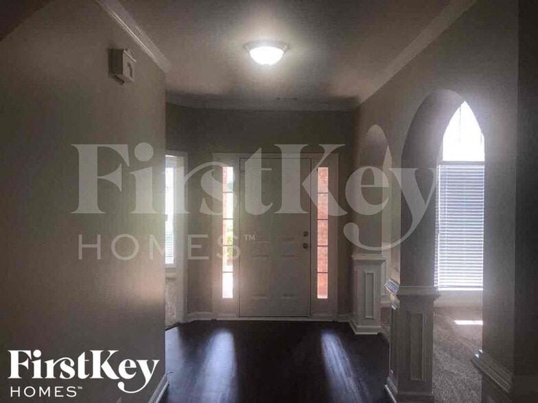 Building Photo - 1401 Aramore Dr SE