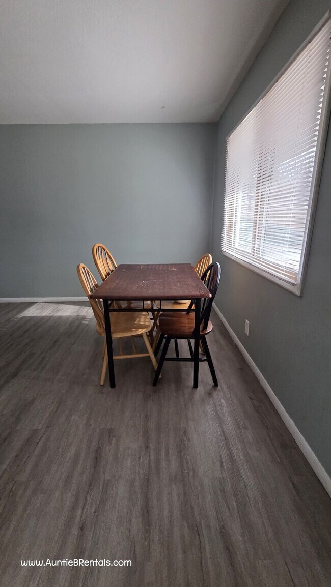 Building Photo - 3 Bedroom 1 Bath Multiplex Unit #3 – Columbia Heights