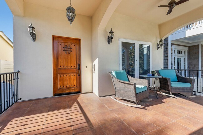 Building Photo - 3-bedroom 3.5 Coronado Village home near schools