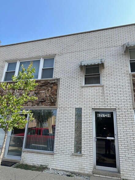 Building Photo - 6257 N Milwaukee Ave