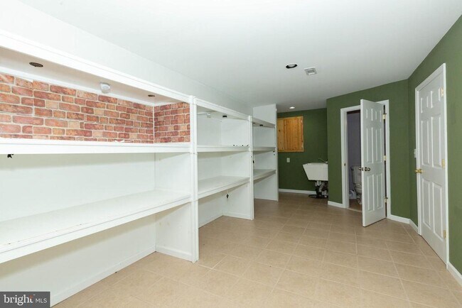 Building Photo - 180 Muirfield Ct