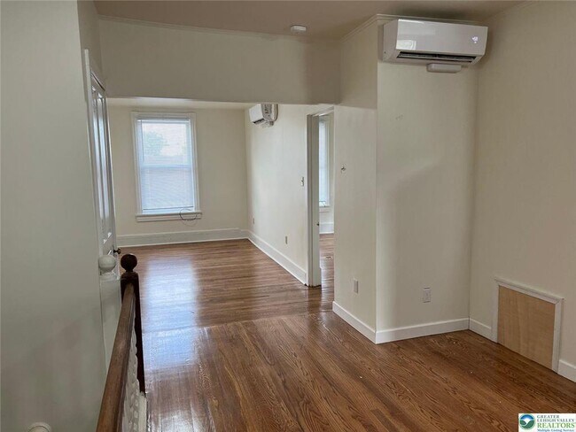 Building Photo - 527 Linden St