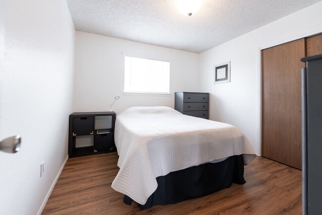 Building Photo - Hideaway House in Farmington, Executive Rental - Fully Furnished