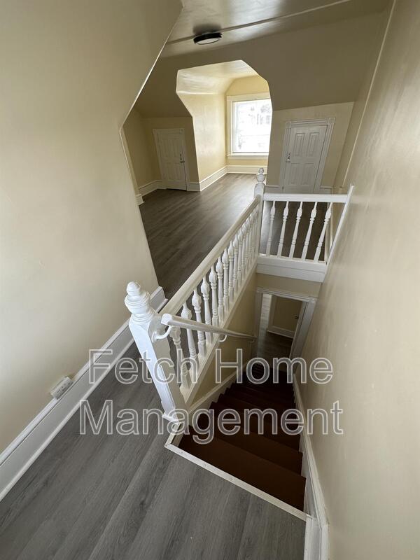 Building Photo - 739 Lincoln St