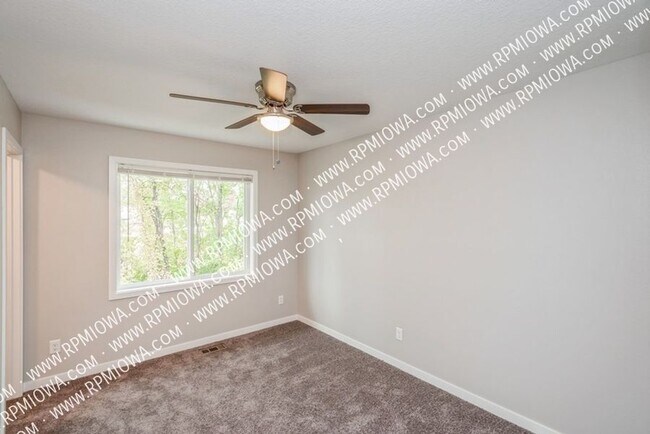 Building Photo - 250 Amberwood Dr