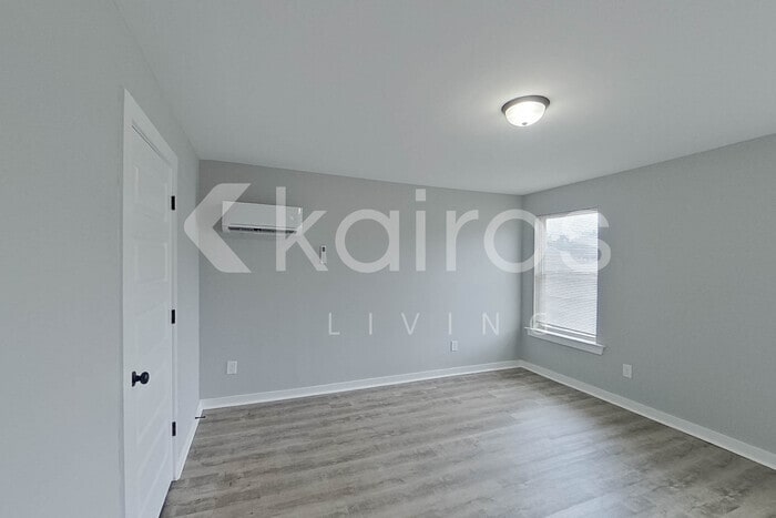Building Photo - 520 White Oak Cir