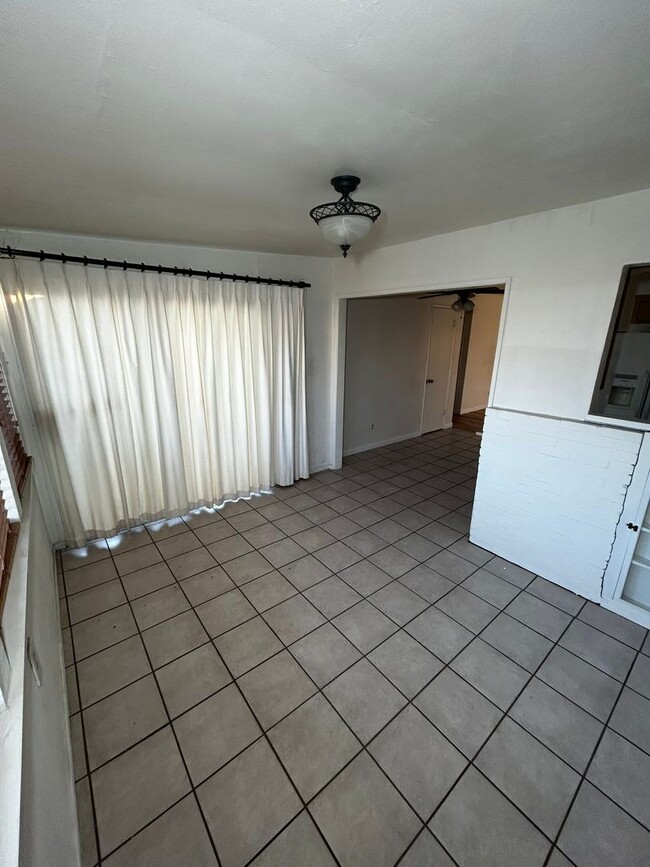 Building Photo - Charming 2-Bed, 1-Bath Condo in Kern City!