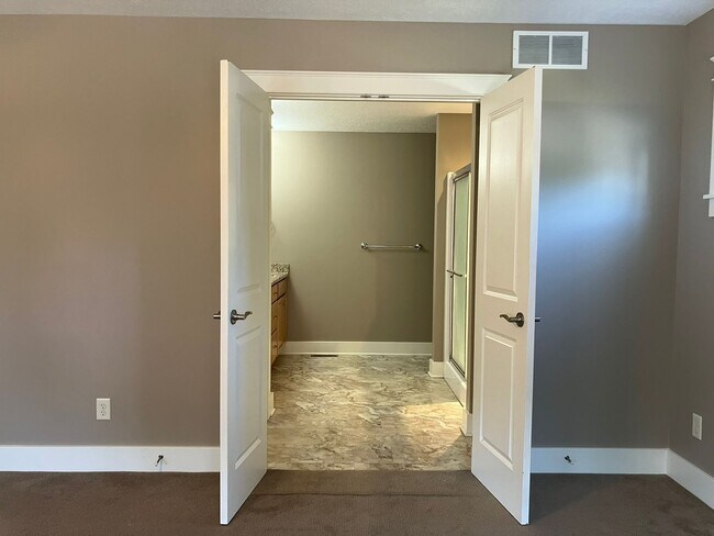 Building Photo - Maintenance free 3 bedroom 2.5 bath home in Stow