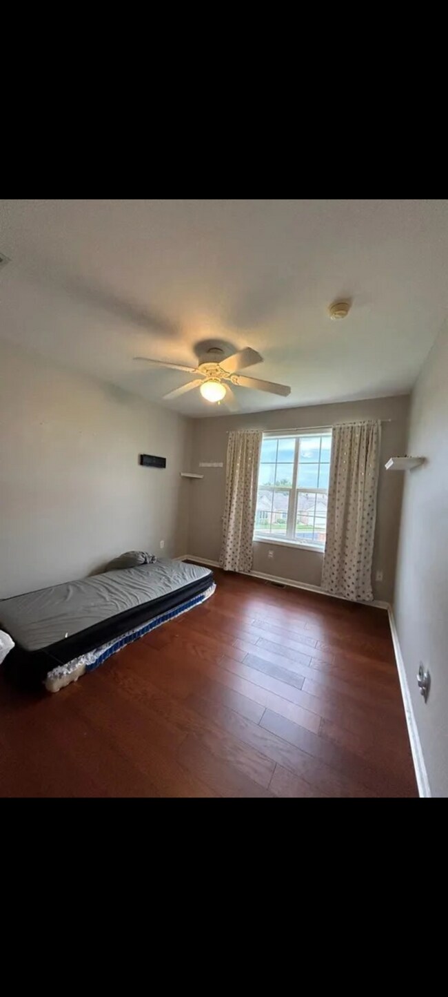 Building Photo - 328 Sweetbriar Ct