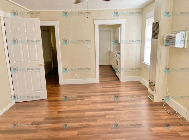 Building Photo - Cute Cottage in Downtown Reno with a private front and back yard! Near UNR, Shopping, Busses & fr...