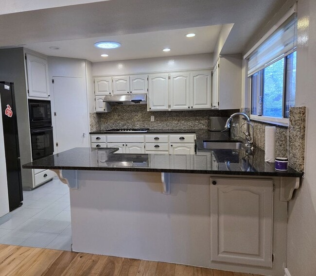 Building Photo - 6390 Bose Ln