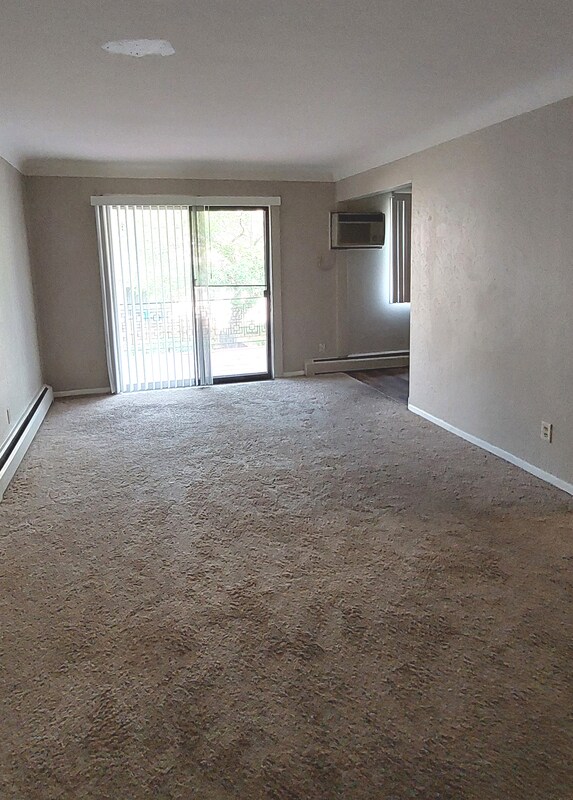 Building Photo - 400 Larpenteur Ave W