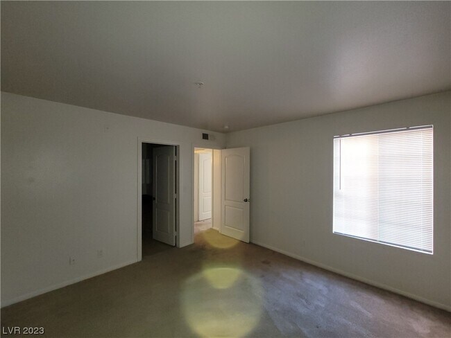 Building Photo - 2121 Blue Breeze Dr