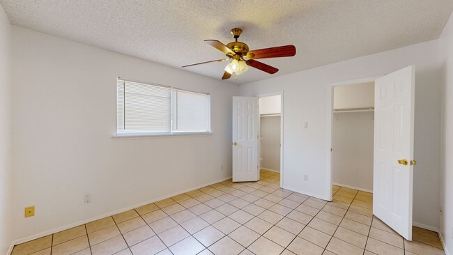 Building Photo - 2208 Cooke Dr