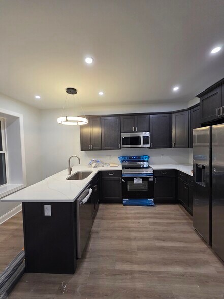 Building Photo - 840 2nd St