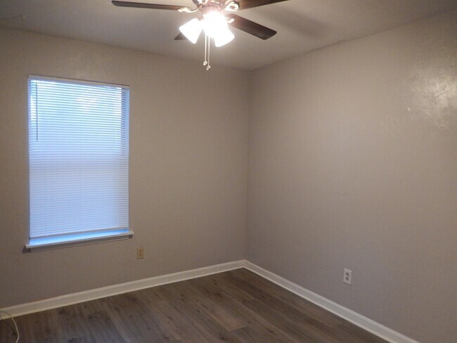Building Photo - 2334 Sylvan Ct