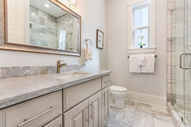 Building Photo - 1222 Carondelet St