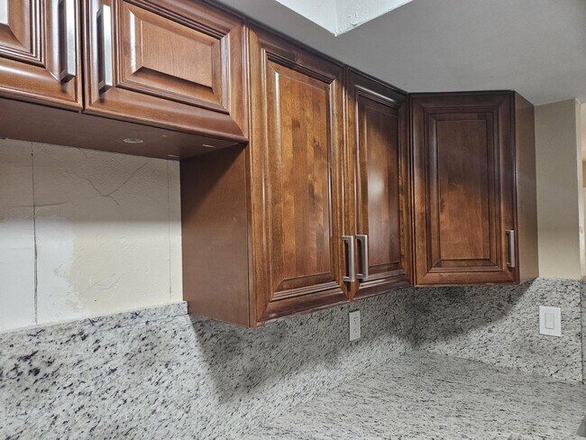 Building Photo - 7910 NW 70th Ct