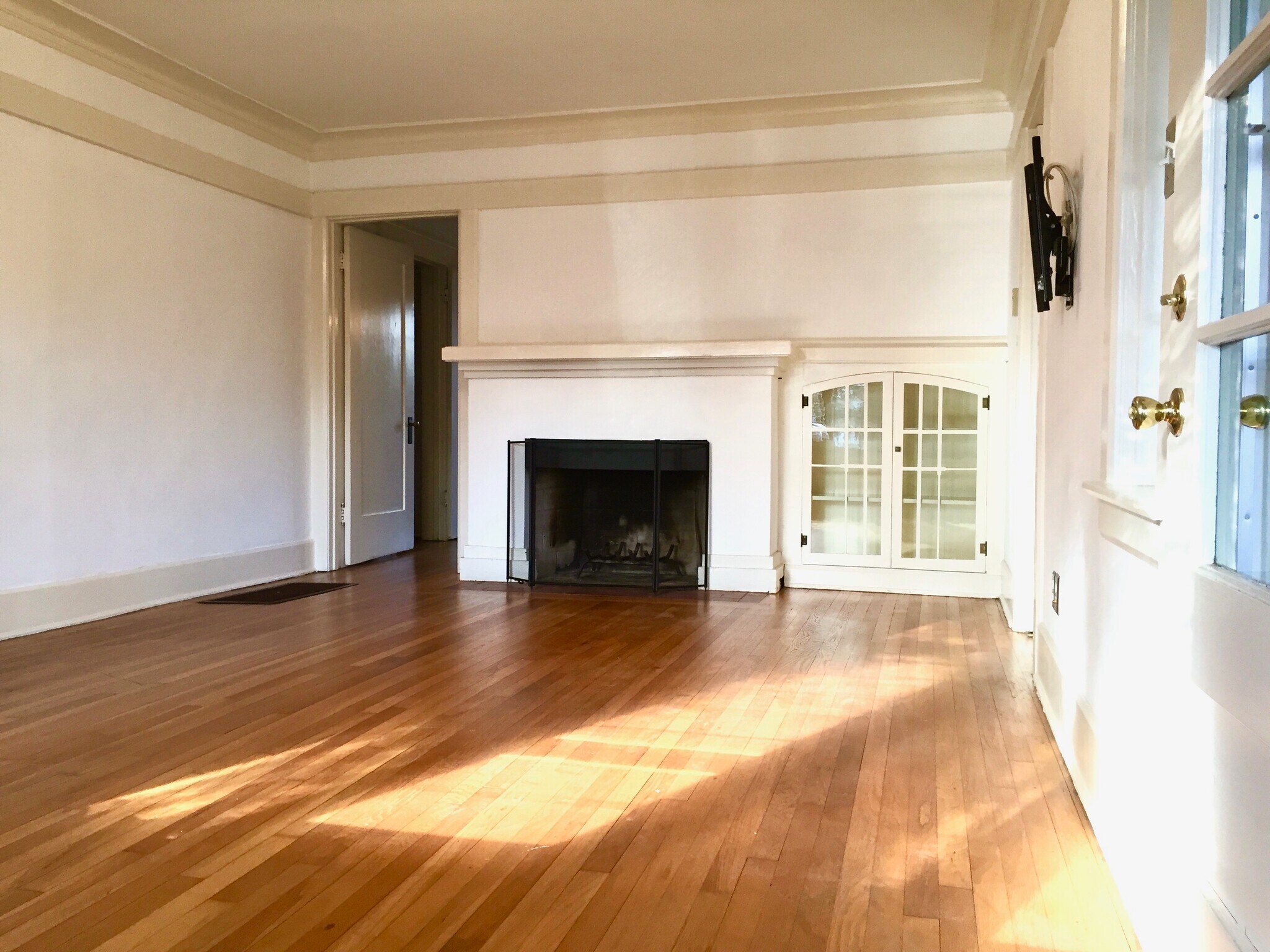 living room - 3512 Pershing Ave