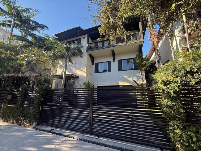 Primary Photo - 3554 W Glencoe St