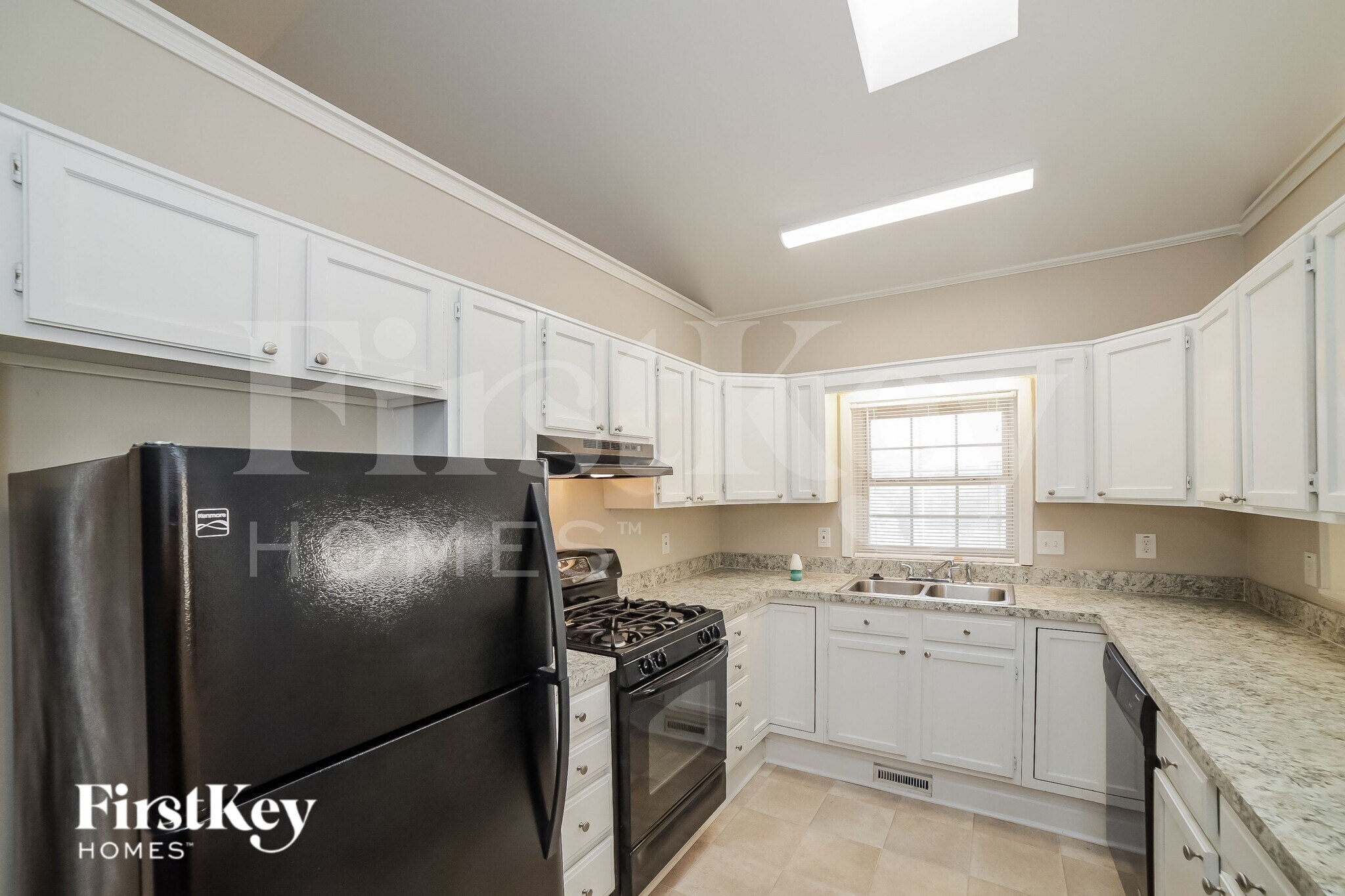 Building Photo - 1 N White Pines Dr