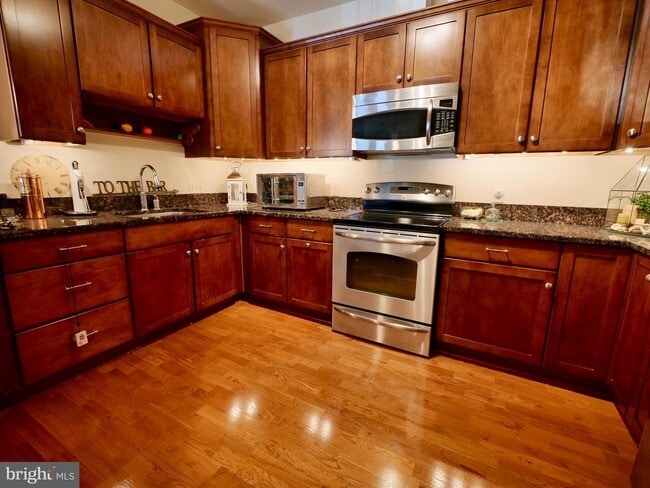 Building Photo - 213 Cornerstone Dr