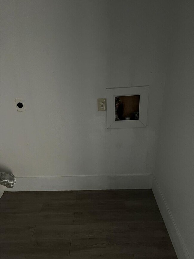 Building Photo - $0 First Month's Rent / $0 Deposit at Move-in