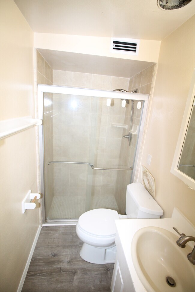 Building Photo - 7932 E Rosewood St