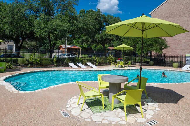 Building Photo - 1071 Clayton Ln