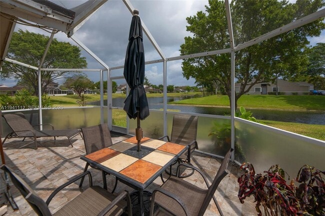 Building Photo - 1248 W Lakes Dr