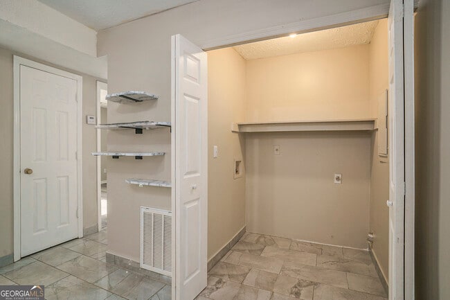 Building Photo - 9285 Cedar Ridge Dr NW