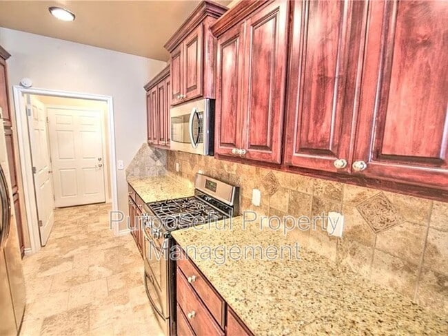 Building Photo - 2102 Lonnie Ln