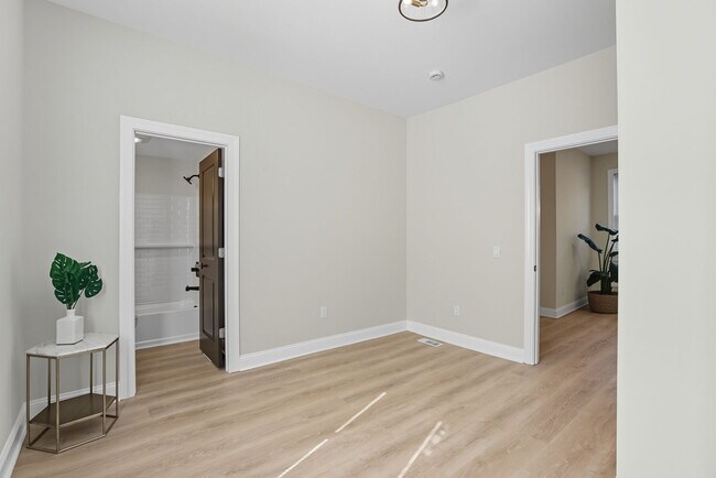 Building Photo - 136 S Spencer Ave