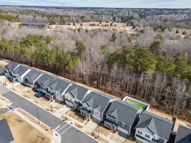 Building Photo - Modern 5-Bed, 4-Bath Family Home with Garage & Pool Access – Devon Square