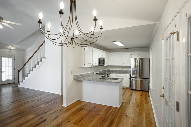 Building Photo - 537 Cedar Rock Dr