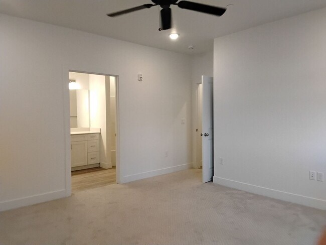 Building Photo - 6051 S Silver Birch Ln
